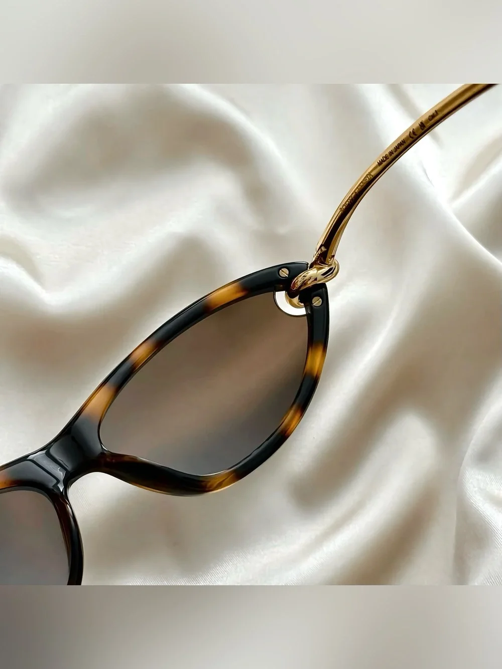AUTHENTIC BOTTEGA VENETA BV1390S CAT-EYE SUNGLASSES – HAVANA WITH GOLD